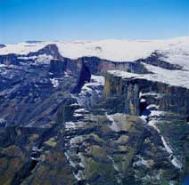 Highest summits Mafadi and Injasuthi - click to  enlarge